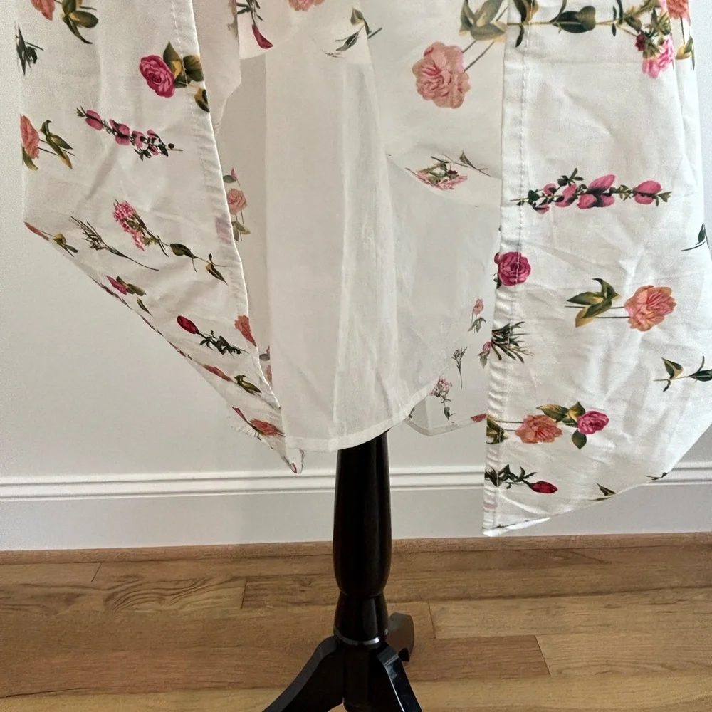 🌸 Buru Floral Smocked Waist Midi Skirt 🌸

Size: XS (Extra Small)
Brand: Buru - Picture 7 of 11